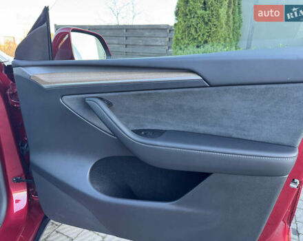 Красный Тесла Model Y, объемом двигателя 0 л и пробегом 8 тыс. км за 29999 $, фото 41 на Automoto.ua