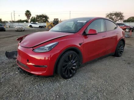 Тесла Model Y 2023 в Львове на Automoto.ua Красный Тесла Model Y, объемом двигателя 0 л и пробегом 44 тыс. км за 23000 $, фото 1 на Automoto.ua
