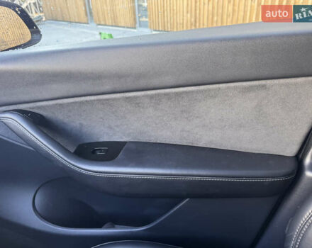 Серый Тесла Model Y, объемом двигателя 0 л и пробегом 84 тыс. км за 21500 $, фото 13 на Automoto.ua