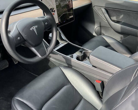 Серый Тесла Model Y, объемом двигателя 0 л и пробегом 75 тыс. км за 18500 $, фото 6 на Automoto.ua