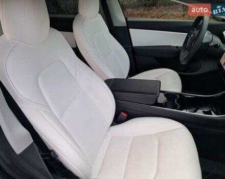 Серый Тесла Model Y, объемом двигателя 0 л и пробегом 100 тыс. км за 23500 $, фото 4 на Automoto.ua