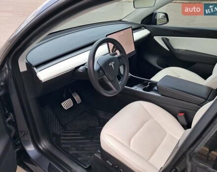 Серый Тесла Model Y, объемом двигателя 0 л и пробегом 100 тыс. км за 23500 $, фото 5 на Automoto.ua