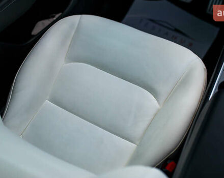 Сірий Тесла Model Y, об'ємом двигуна 0 л та пробігом 75 тис. км за 26499 $, фото 35 на Automoto.ua