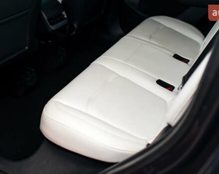 Сірий Тесла Model Y, об'ємом двигуна 0 л та пробігом 75 тис. км за 26499 $, фото 26 на Automoto.ua