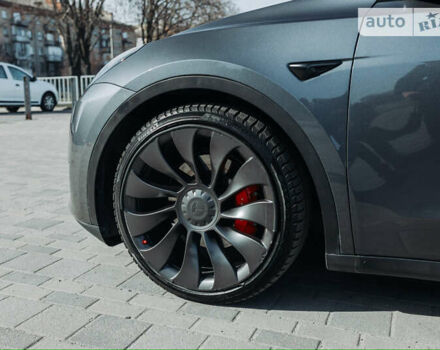 Серый Тесла Model Y, объемом двигателя 0 л и пробегом 52 тыс. км за 28200 $, фото 5 на Automoto.ua
