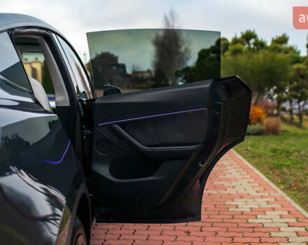 Сірий Тесла Model Y, об'ємом двигуна 0 л та пробігом 75 тис. км за 26499 $, фото 24 на Automoto.ua