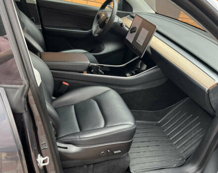 Серый Тесла Model Y, объемом двигателя 0 л и пробегом 41 тыс. км за 28500 $, фото 7 на Automoto.ua
