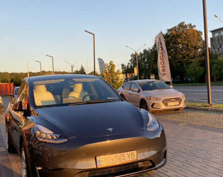 Серый Тесла Model Y, объемом двигателя 0 л и пробегом 98 тыс. км за 25300 $, фото 3 на Automoto.ua
