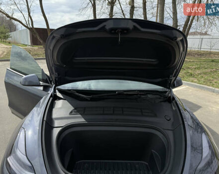 Сірий Тесла Model Y, об'ємом двигуна 0 л та пробігом 96 тис. км за 27500 $, фото 44 на Automoto.ua