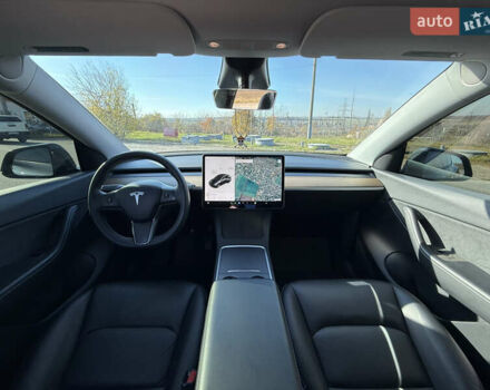 Серый Тесла Model Y, объемом двигателя 0 л и пробегом 44 тыс. км за 26000 $, фото 40 на Automoto.ua