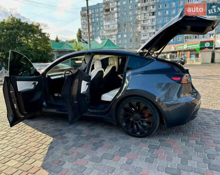 Серый Тесла Model Y, объемом двигателя 0 л и пробегом 58 тыс. км за 29999 $, фото 7 на Automoto.ua