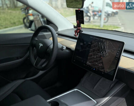 Сірий Тесла Model Y, об'ємом двигуна 0 л та пробігом 96 тис. км за 27500 $, фото 51 на Automoto.ua