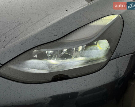 Серый Тесла Model Y, объемом двигателя 0 л и пробегом 98 тыс. км за 29490 $, фото 22 на Automoto.ua