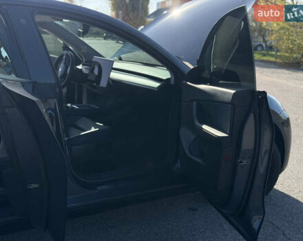Серый Тесла Model Y, объемом двигателя 0 л и пробегом 44 тыс. км за 26000 $, фото 27 на Automoto.ua