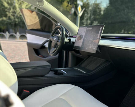 Серый Тесла Model Y, объемом двигателя 0 л и пробегом 58 тыс. км за 29999 $, фото 10 на Automoto.ua