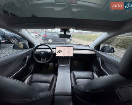 Серый Тесла Model Y, объемом двигателя 0 л и пробегом 107 тыс. км за 23999 $, фото 4 на Automoto.ua