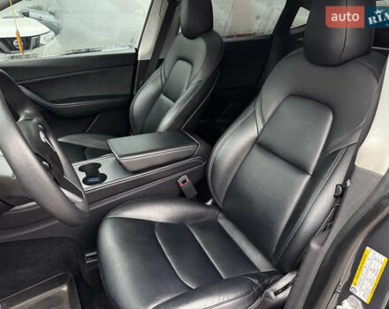 Серый Тесла Model Y, объемом двигателя 0 л и пробегом 98 тыс. км за 29490 $, фото 12 на Automoto.ua