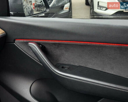 Серый Тесла Model Y, объемом двигателя 0 л и пробегом 98 тыс. км за 29490 $, фото 14 на Automoto.ua