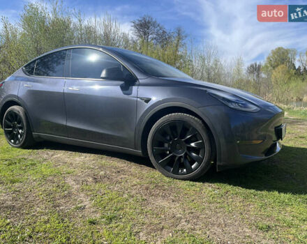 Серый Тесла Model Y, объемом двигателя 0 л и пробегом 68 тыс. км за 33000 $, фото 1 на Automoto.ua