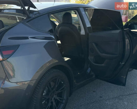Серый Тесла Model Y, объемом двигателя 0 л и пробегом 44 тыс. км за 26000 $, фото 39 на Automoto.ua