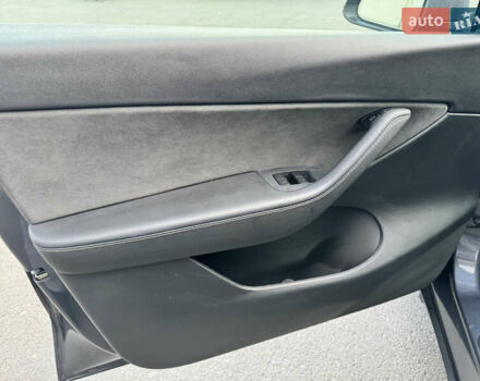 Серый Тесла Model Y, объемом двигателя 0 л и пробегом 38 тыс. км за 28900 $, фото 37 на Automoto.ua