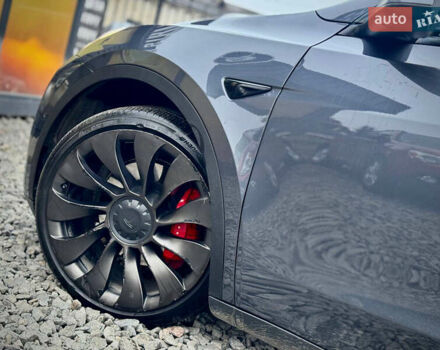 Серый Тесла Model Y, объемом двигателя 0 л и пробегом 107 тыс. км за 23999 $, фото 28 на Automoto.ua