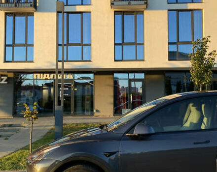 Серый Тесла Model Y, объемом двигателя 0 л и пробегом 98 тыс. км за 25300 $, фото 16 на Automoto.ua