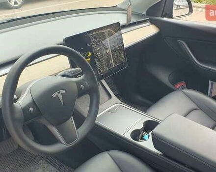 Серый Тесла Model Y, объемом двигателя 0 л и пробегом 84 тыс. км за 24999 $, фото 24 на Automoto.ua