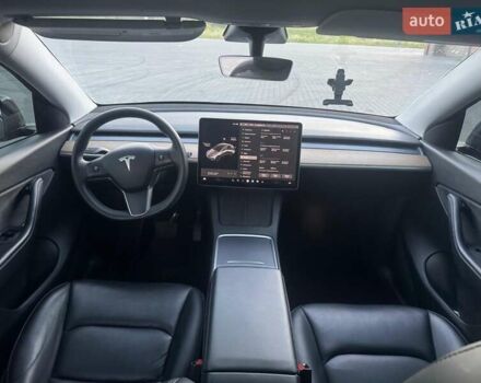 Серый Тесла Model Y, объемом двигателя 0 л и пробегом 28 тыс. км за 24500 $, фото 2 на Automoto.ua