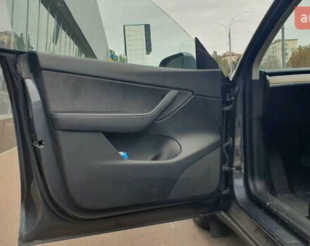 Серый Тесла Model Y, объемом двигателя 0 л и пробегом 84 тыс. км за 24999 $, фото 22 на Automoto.ua