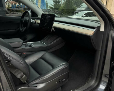 Серый Тесла Model Y, объемом двигателя 0 л и пробегом 95 тыс. км за 25000 $, фото 6 на Automoto.ua