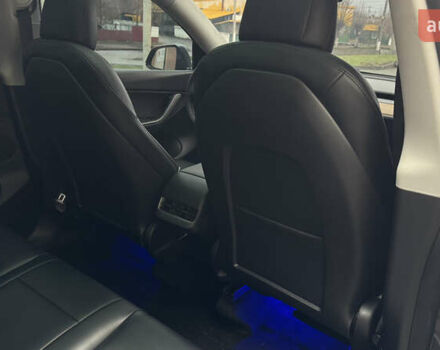 Серый Тесла Model Y, объемом двигателя 0 л и пробегом 138 тыс. км за 20200 $, фото 34 на Automoto.ua