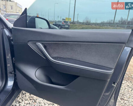Серый Тесла Model Y, объемом двигателя 0 л и пробегом 107 тыс. км за 23999 $, фото 37 на Automoto.ua