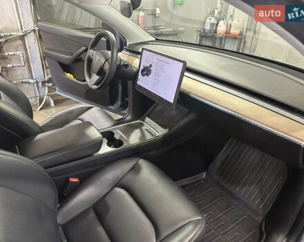 Серый Тесла Model Y, объемом двигателя 0 л и пробегом 55 тыс. км за 29000 $, фото 11 на Automoto.ua