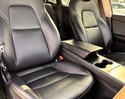 Тесла Model Y 2021 в Львове на Automoto.ua Серый Тесла Model Y, объемом двигателя 0 л и пробегом 135 тыс. км за 19300 $, фото 12 на Automoto.ua