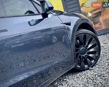 Серый Тесла Model Y, объемом двигателя 0 л и пробегом 107 тыс. км за 23999 $, фото 23 на Automoto.ua