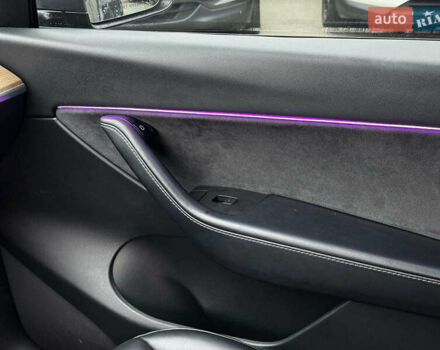 Серый Тесла Model Y, объемом двигателя 0 л и пробегом 98 тыс. км за 29490 $, фото 13 на Automoto.ua