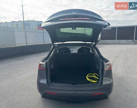 Серый Тесла Model Y, объемом двигателя 0 л и пробегом 110 тыс. км за 22000 $, фото 3 на Automoto.ua