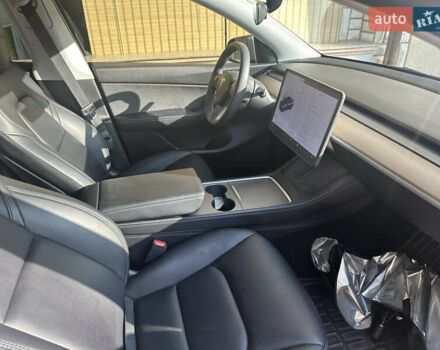 Серый Тесла Model Y, объемом двигателя 0 л и пробегом 49 тыс. км за 30700 $, фото 6 на Automoto.ua