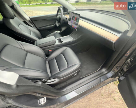 Серый Тесла Model Y, объемом двигателя 0 л и пробегом 61 тыс. км за 29000 $, фото 11 на Automoto.ua