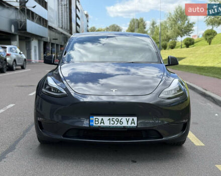 Серый Тесла Model Y, объемом двигателя 0 л и пробегом 42 тыс. км за 29900 $, фото 1 на Automoto.ua