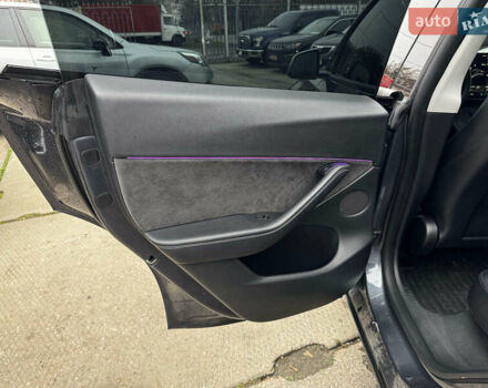 Серый Тесла Model Y, объемом двигателя 0 л и пробегом 98 тыс. км за 29490 $, фото 21 на Automoto.ua