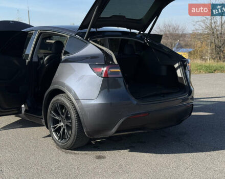 Серый Тесла Model Y, объемом двигателя 0 л и пробегом 44 тыс. км за 26000 $, фото 24 на Automoto.ua