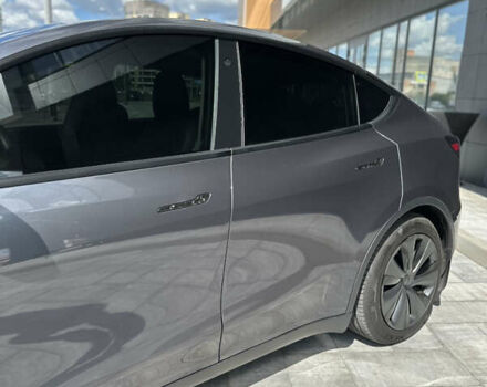 Серый Тесла Model Y, объемом двигателя 0 л и пробегом 50 тыс. км за 21900 $, фото 5 на Automoto.ua