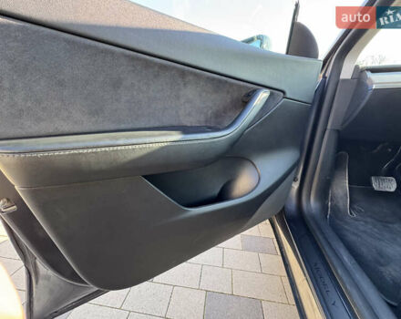 Серый Тесла Model Y, объемом двигателя 0 л и пробегом 81 тыс. км за 24500 $, фото 17 на Automoto.ua