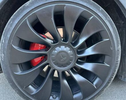 Серый Тесла Model Y, объемом двигателя 0 л и пробегом 58 тыс. км за 29999 $, фото 18 на Automoto.ua