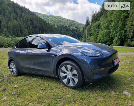 Серый Тесла Model Y, объемом двигателя 0 л и пробегом 13 тыс. км за 29999 $, фото 3 на Automoto.ua