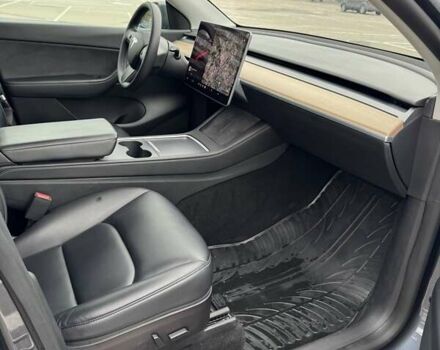 Серый Тесла Model Y, объемом двигателя 0 л и пробегом 61 тыс. км за 25500 $, фото 26 на Automoto.ua