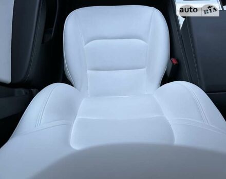 Серый Тесла Model Y, объемом двигателя 0 л и пробегом 19 тыс. км за 29999 $, фото 56 на Automoto.ua
