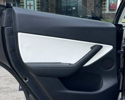Серый Тесла Model Y, объемом двигателя 0 л и пробегом 26 тыс. км за 28900 $, фото 39 на Automoto.ua